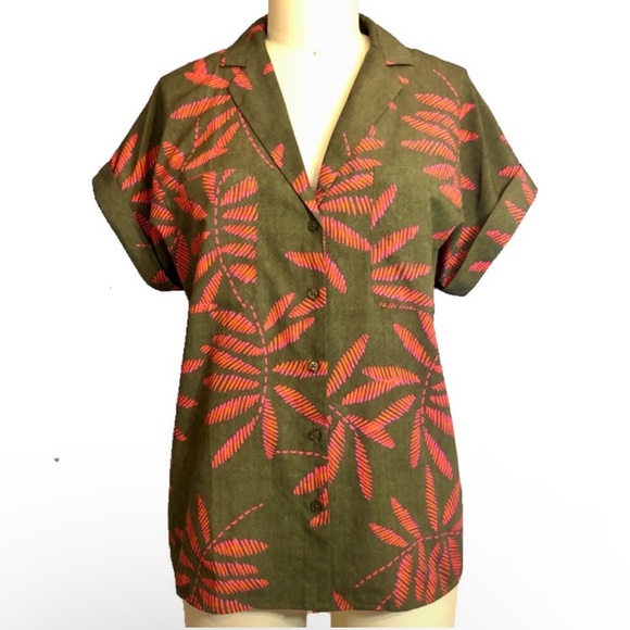 Tropical leaves pink on olive green button up short sleeve blouse top size small - Picture 1 of 4